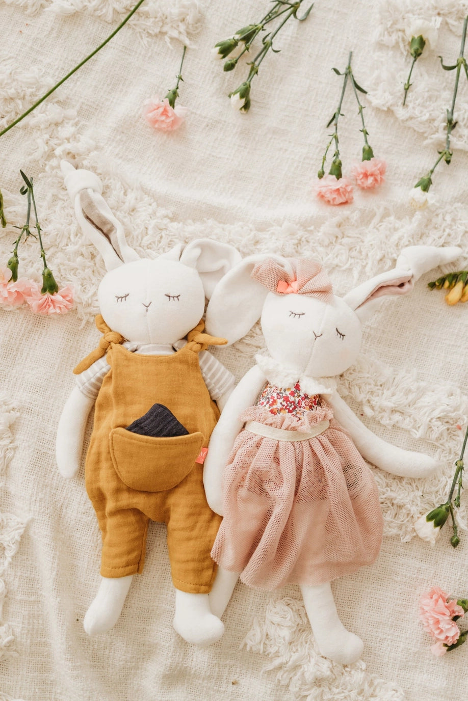 Hasenjunge von Kikadu – große Kuschelpuppe, 50 cm