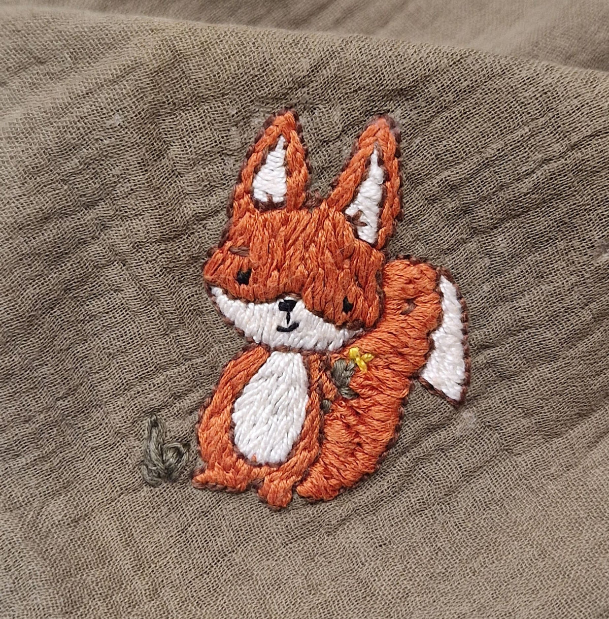 Dreieckstuch olive bestickt Fuchs