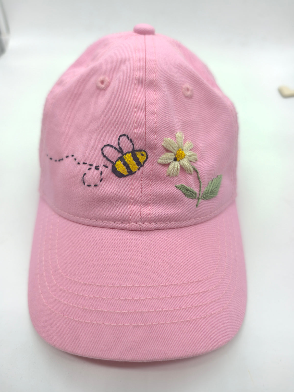 Kappe bestickt, rosa Biene