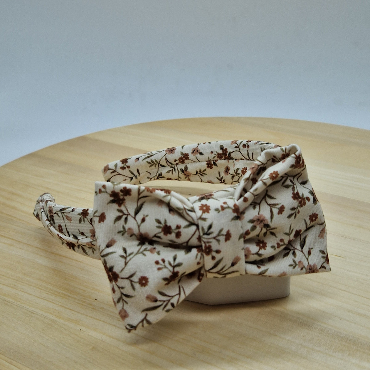 Haarreif beige, Blumen mit Mascherl