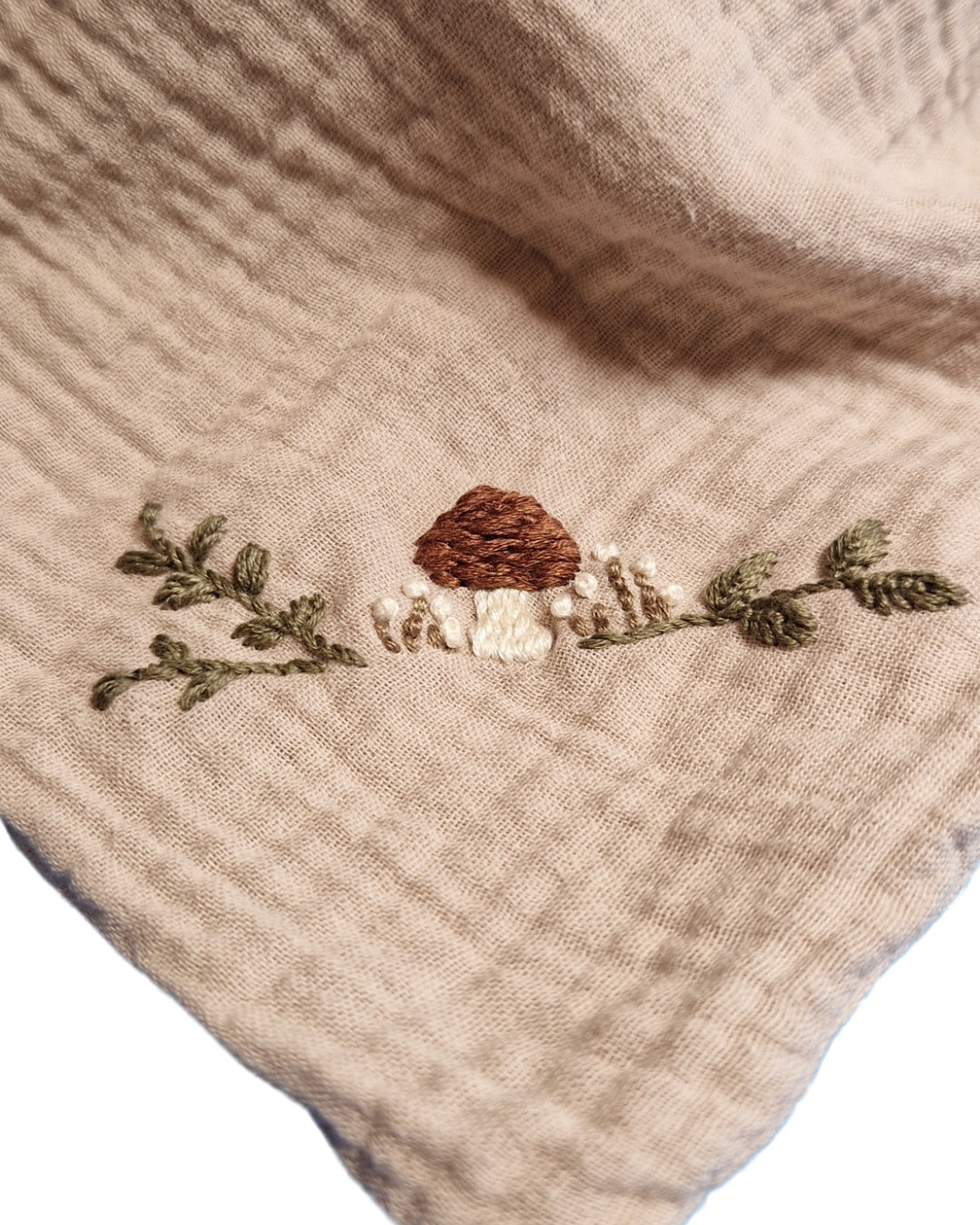 Dreieckstuch beige, bestickt, Pilz