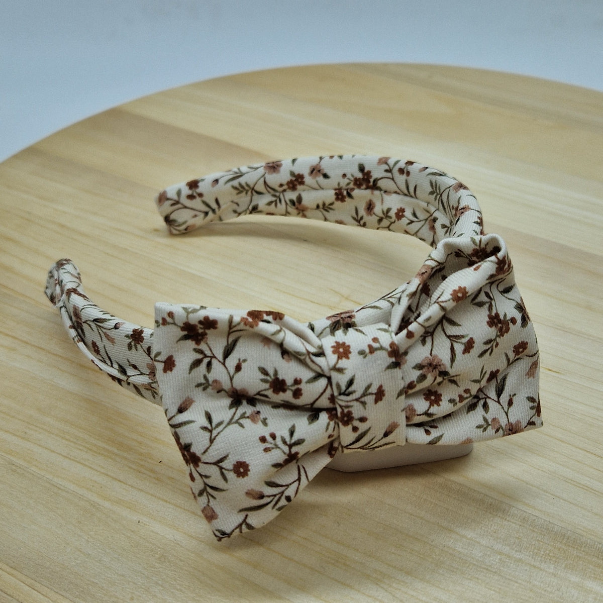 Haarreif beige, Blumen mit Mascherl